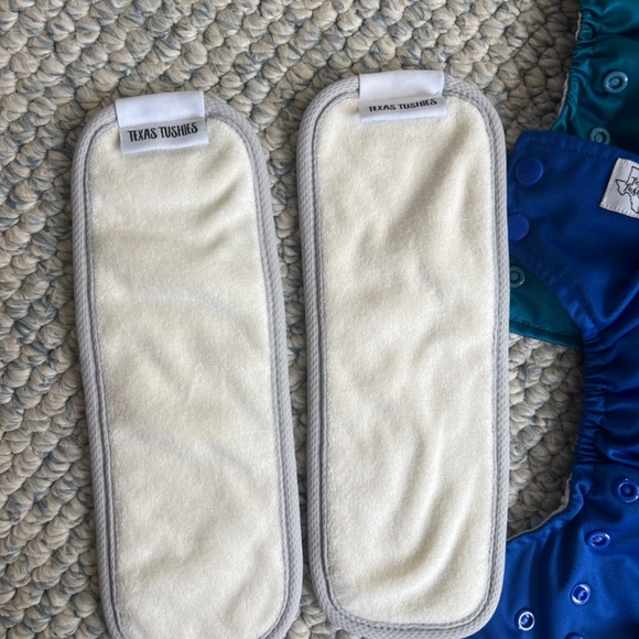 16 Texas Tushies Cloth Diapers & 4 Diaper Inserts - Picture 2 of 7